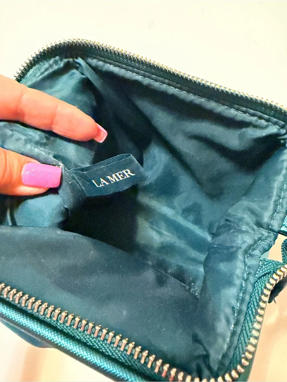 La Mer faux saffiano leather makeup bag, turquoise metallic color, zipper 6x5.5